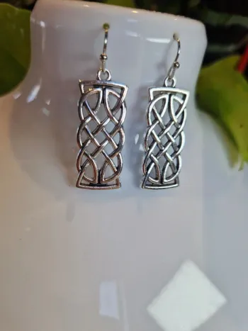 Boucles d'oreilles fantaisies argentées style celtique rectangulaires