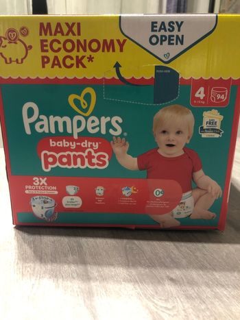 Couche Pampers  taille 4 