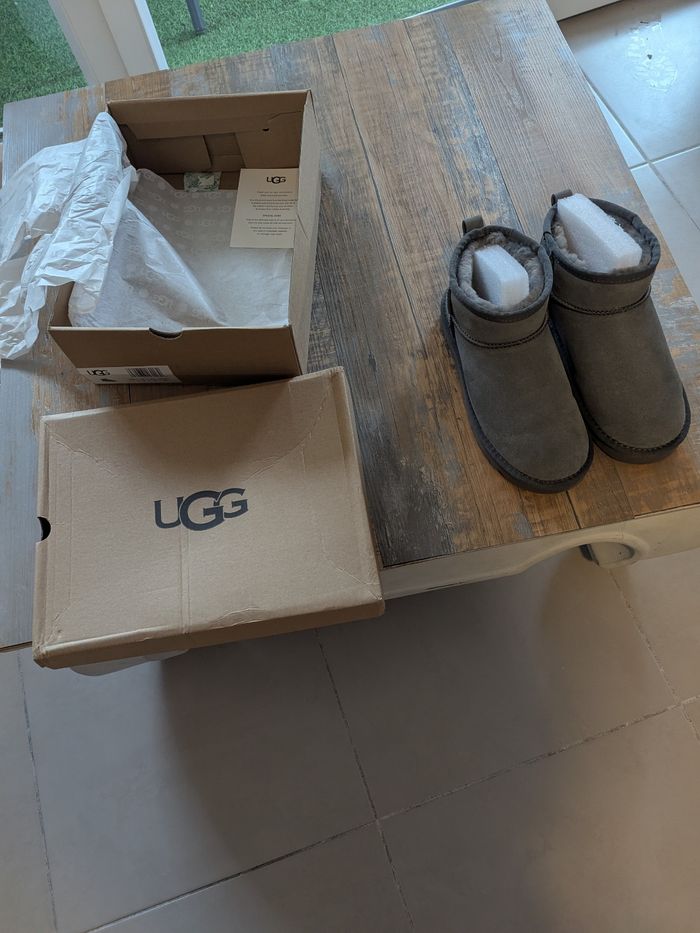 Ugg neuf grise - photo numéro 6
