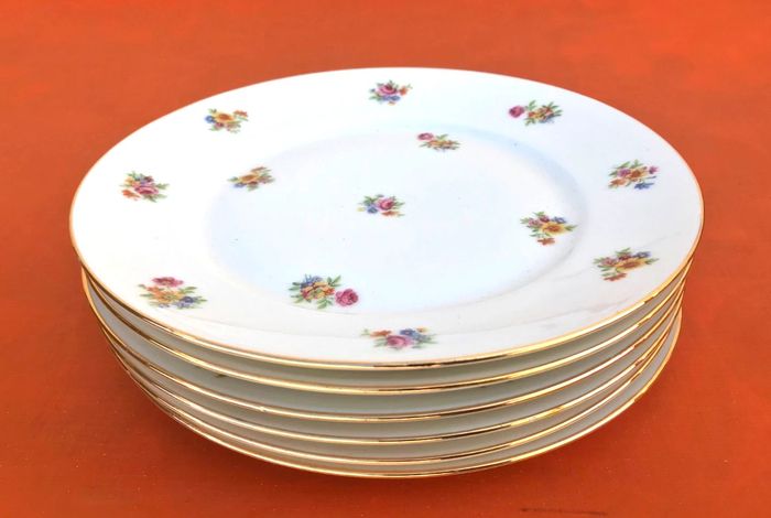 6 assiettes plates anciennes  Porcelaine  P.N France - photo numéro 2