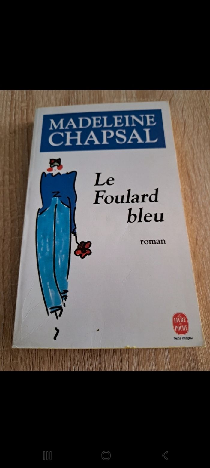 Le foulard bleu