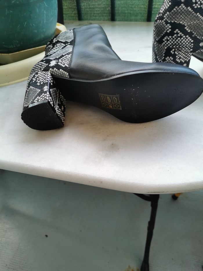 Je vends cette paire de bottes à 20 € pointure 40