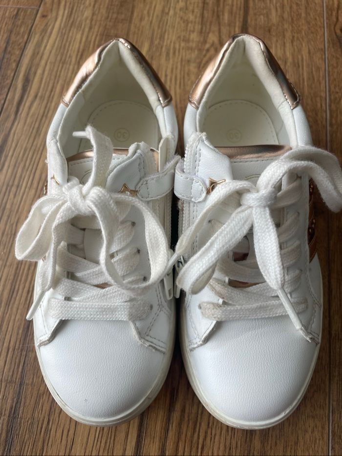 Vends 2 paires de chaussures filles T30