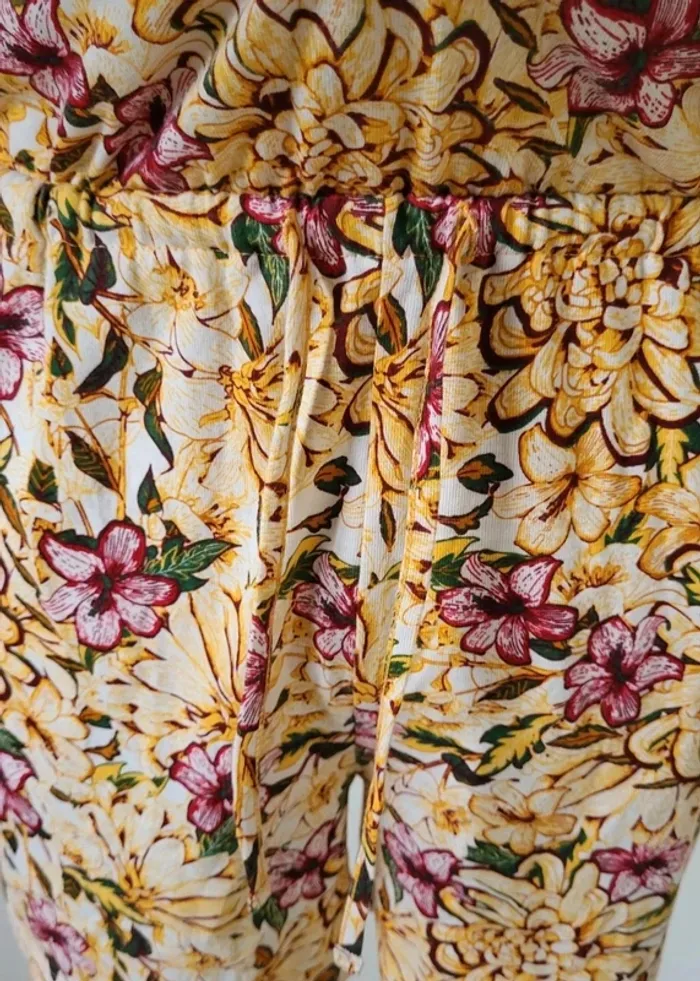 Combishort fleurie jaune et rose Taille 38 - photo numéro 5