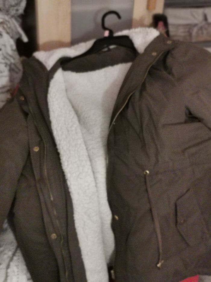 Blouson /parka, fourré avec capuche, fermeture et pressions et 2 poches - photo numéro 2