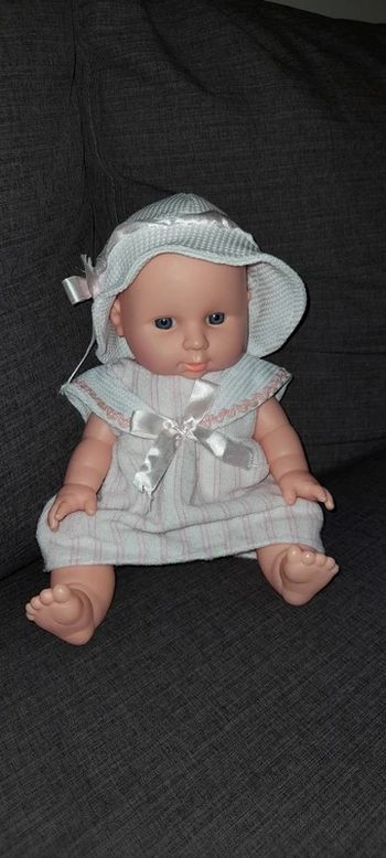 Poupée - bébé  en plastique en excellent état