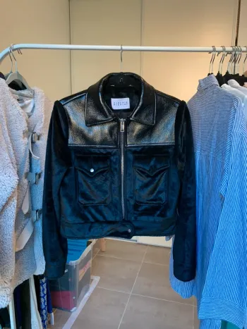 Veste Claudie Pierlot en vinyl et « doudou » taille M