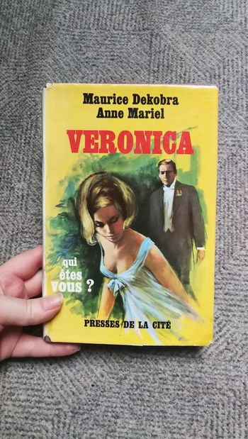 Veronica, qui êtes vous, Livre