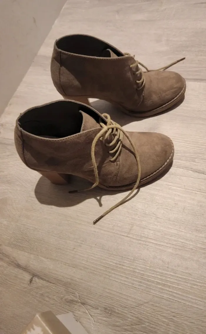 Chaussure à talons T.36