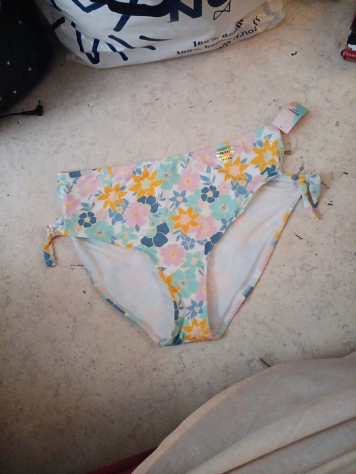 Bas de maillot neuf ardene t. L effet ouvert sur le côté pas de vinted go