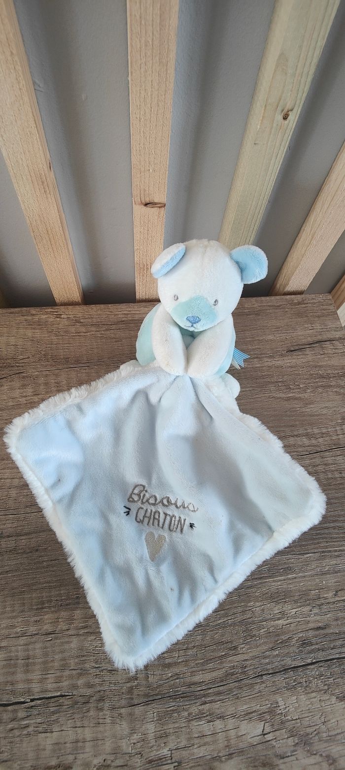 Ours bleu bisous chaton