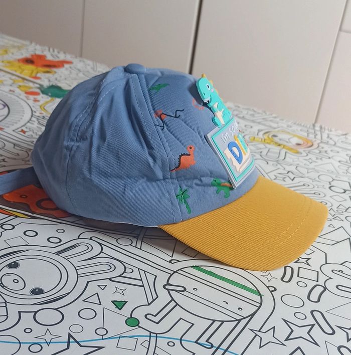 Casquette neuve dinosaure enfant à partir de 3-4 ans : jaune et violet - photo numéro 2