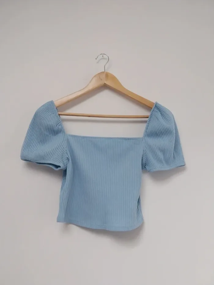 Haut court bleu ciel côtelé H&M 36