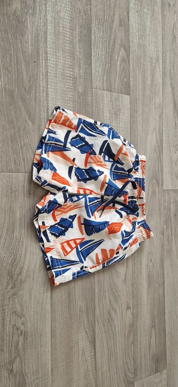 Short de bain taille 3ans 