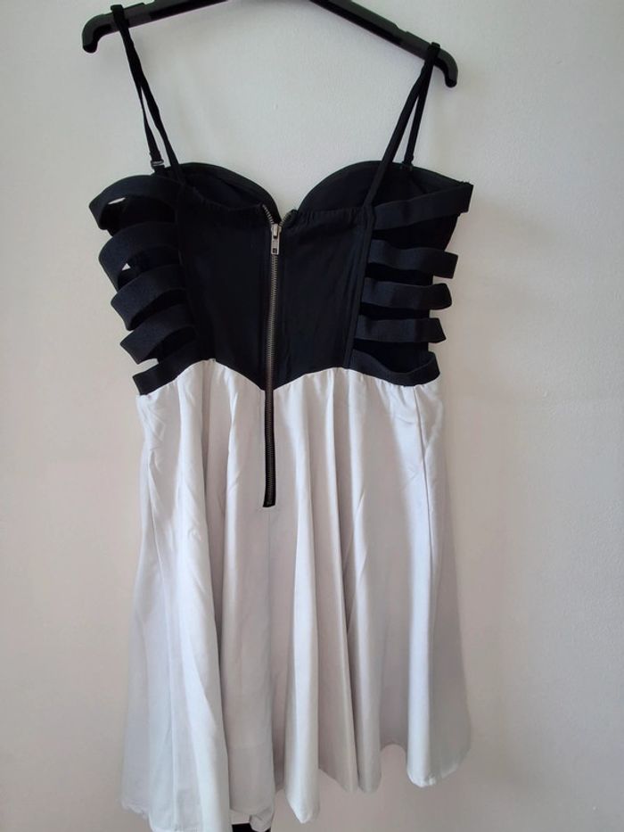 Robe fluide bicolore ouverture dos - photo numéro 3