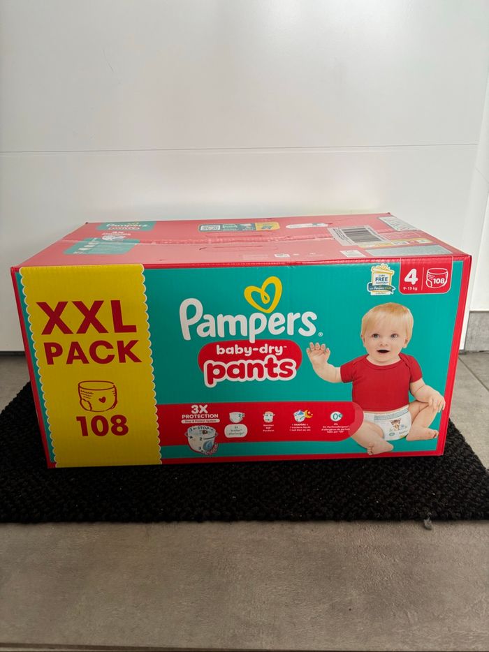 Couches Pampers baby dry pants