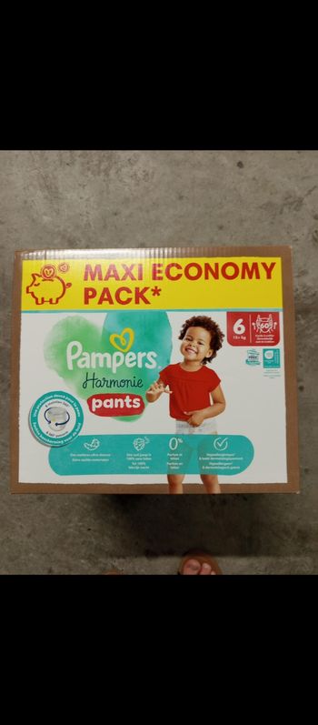 Couche Pampers harmonie pants taille 6 a 23€