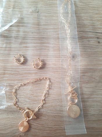 Parure collier, bracelet, boucles d'oreilles