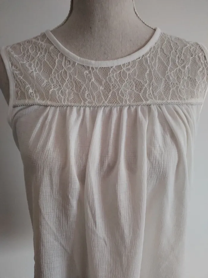 Haut blanc sans manches dentelle - Taille M - photo numéro 2