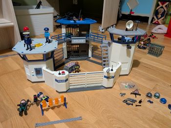 Commissariat de police playmobil