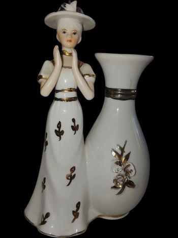 Vase Dame Au Chapeau Porcelaine