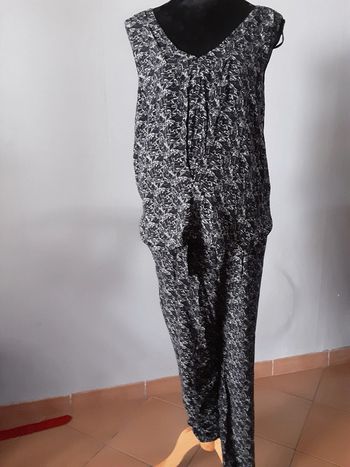 Ensemble haut + pantalon quasi neuf