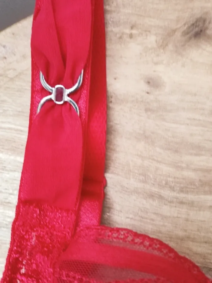 💋 cerise griottes 🍒 sexy gorge dentelle - photo numéro 9