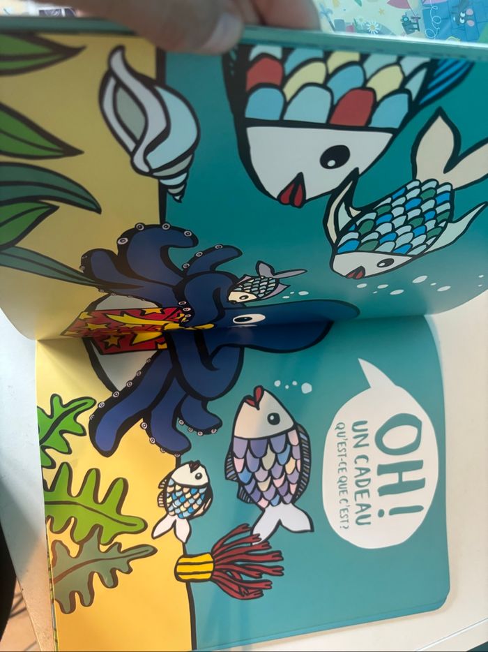 Livre école des loisirs une suprise de toutes les couleurs - photo numéro 3