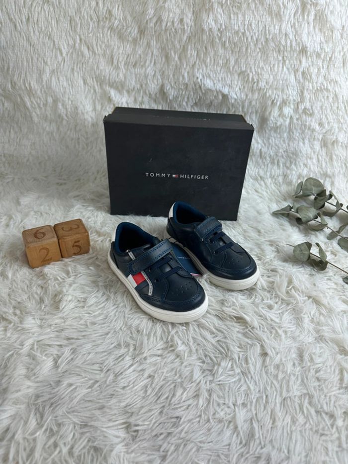 Paire de basket Tommy Hilfiger taille 25