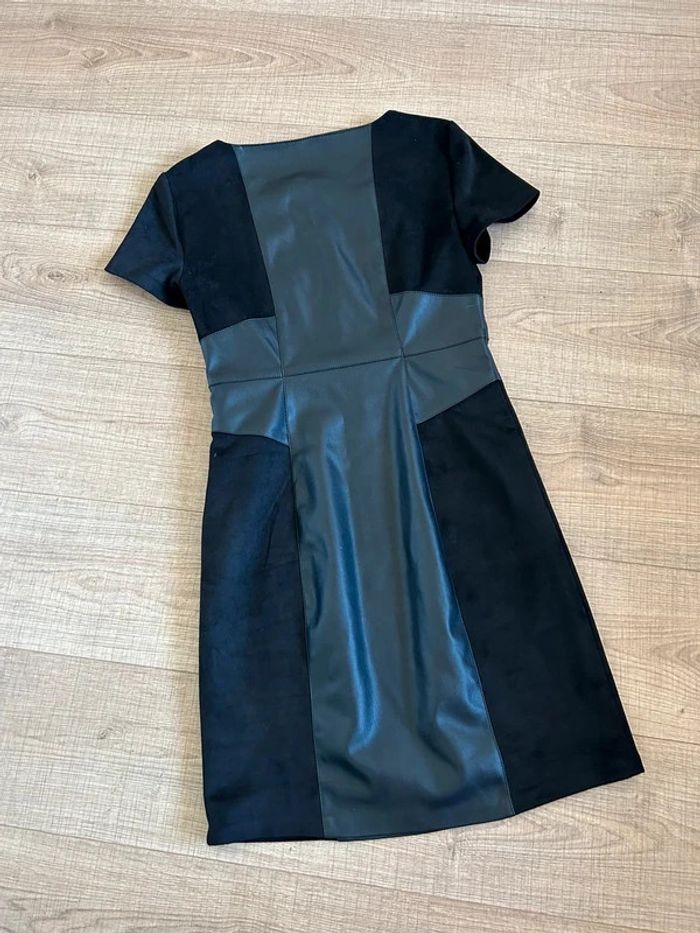 Robe noire à manches courtes avec simili cuir Only taille M jamais portée - photo numéro 12
