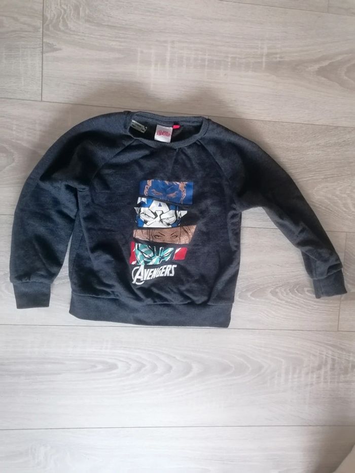 Sweat avengers taille 3-4 ans