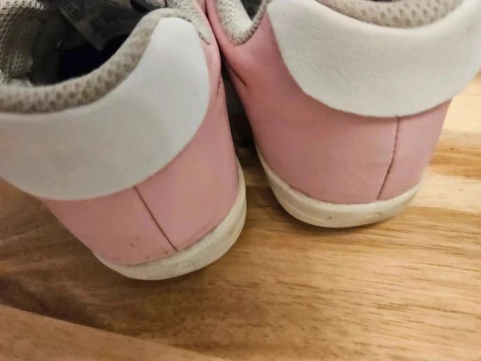 Une paire de baskets rose decathlon 27 - photo numéro 3