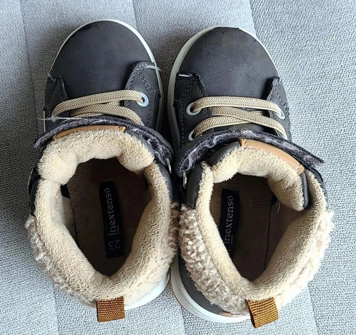 Chassures montantes fourrées taille 23 - photo numéro 4