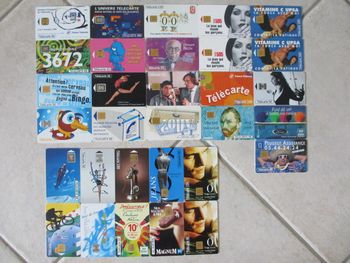 Lot de 32 cartes téléphoniques