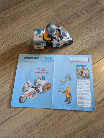 Urgentiste en moto playmobil 70051