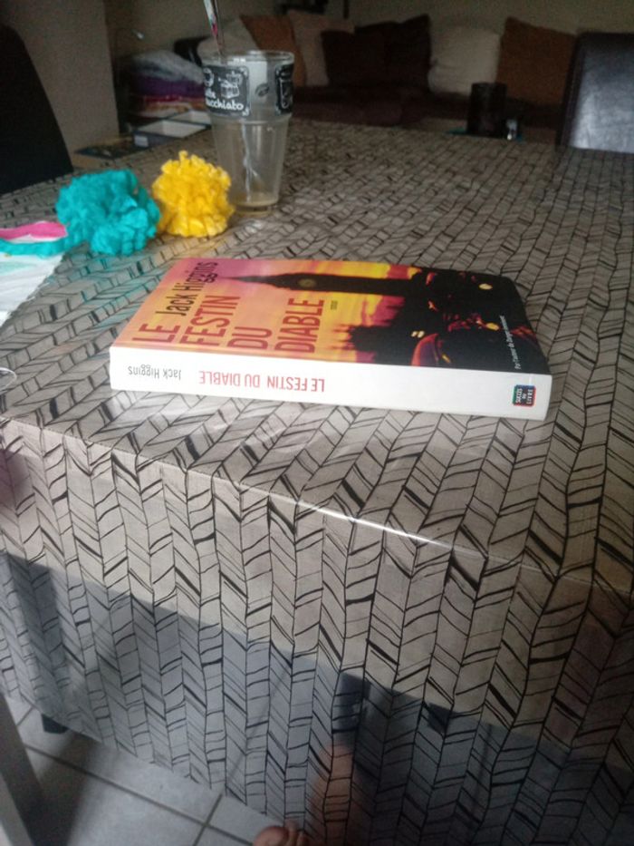 Roman : " Le festin du diable " . - photo numéro 6