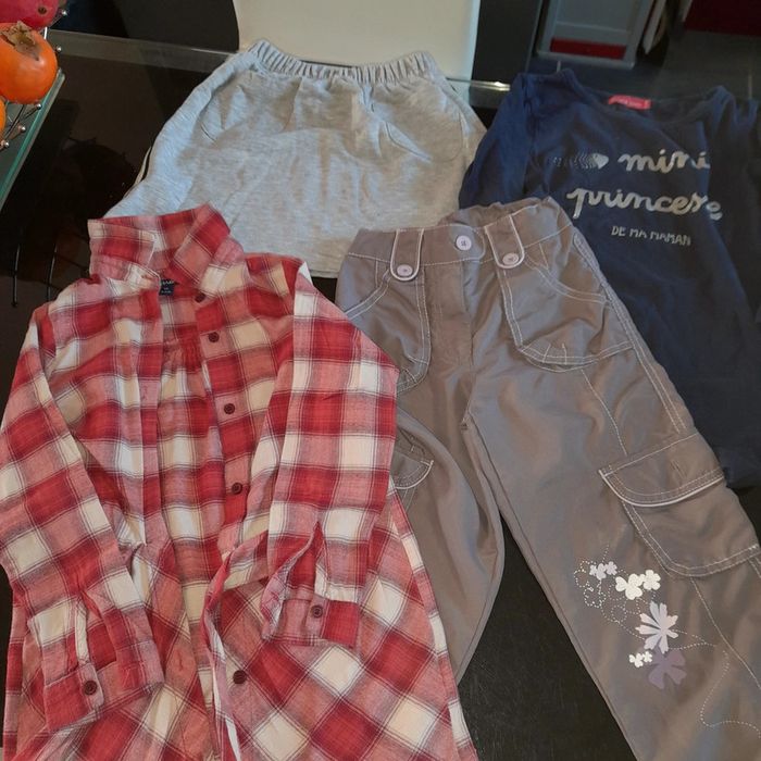 Lot de 4 vêtements pour fille en 6 ans