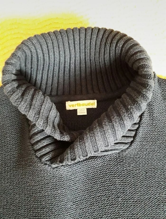 🎁 Joli pull bleu marine VertBaudet (10 ans) 🎁 - photo numéro 2