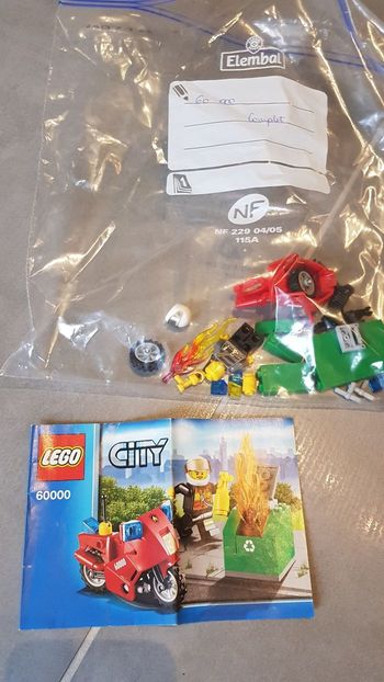 Lego city POMPIER: 60000/60004: la.moto et la caserne de pompier