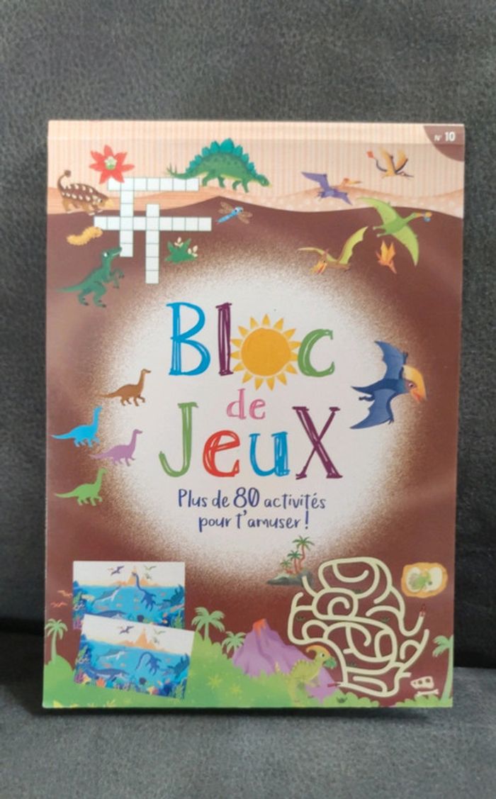Bloc de jeux spécial vacances
