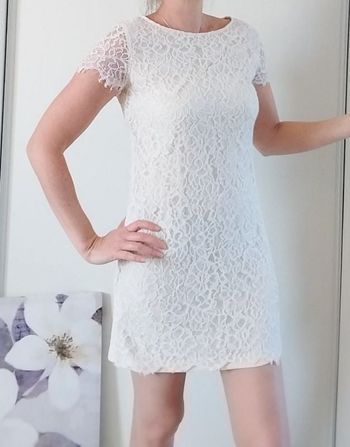 Jolie robe écrue dentelle