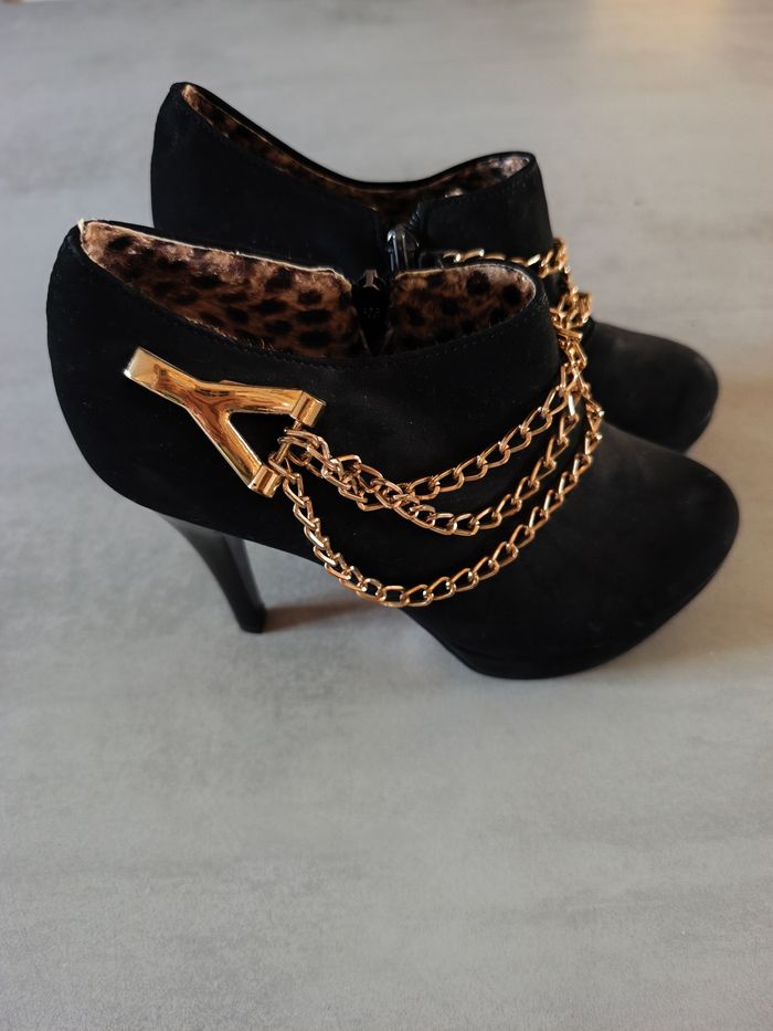 Chaussures en suédine noir avec chaînettes talon haut taille 37 - photo numéro 2