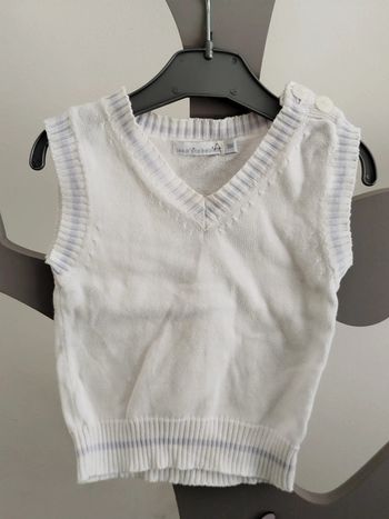 Pull blanc sans manches col en V Les p'tits babies taille 3 mois