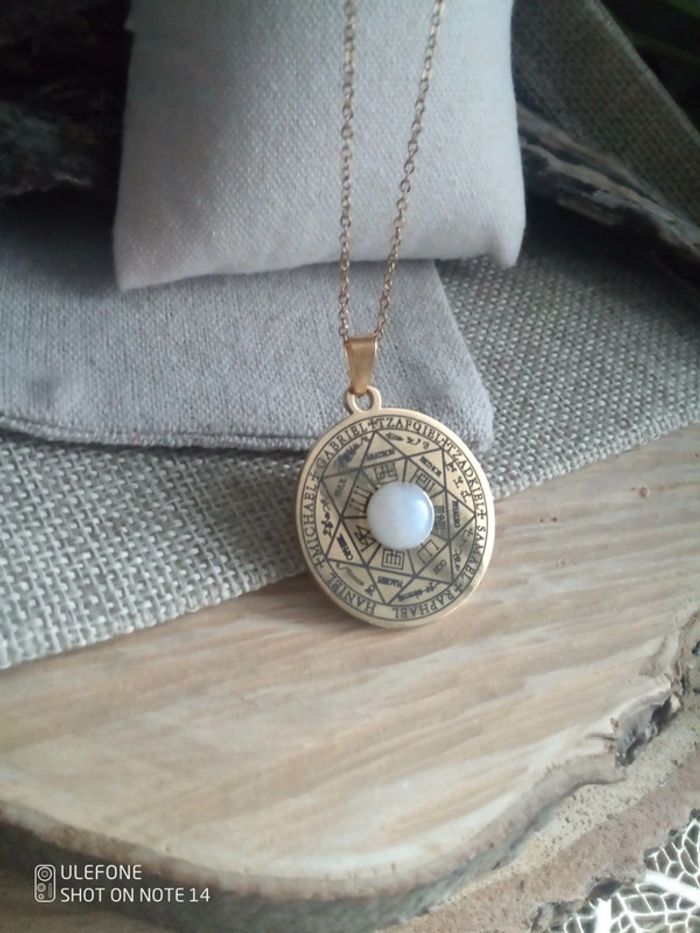 Collier protection pendentif archanges et pierre de lune