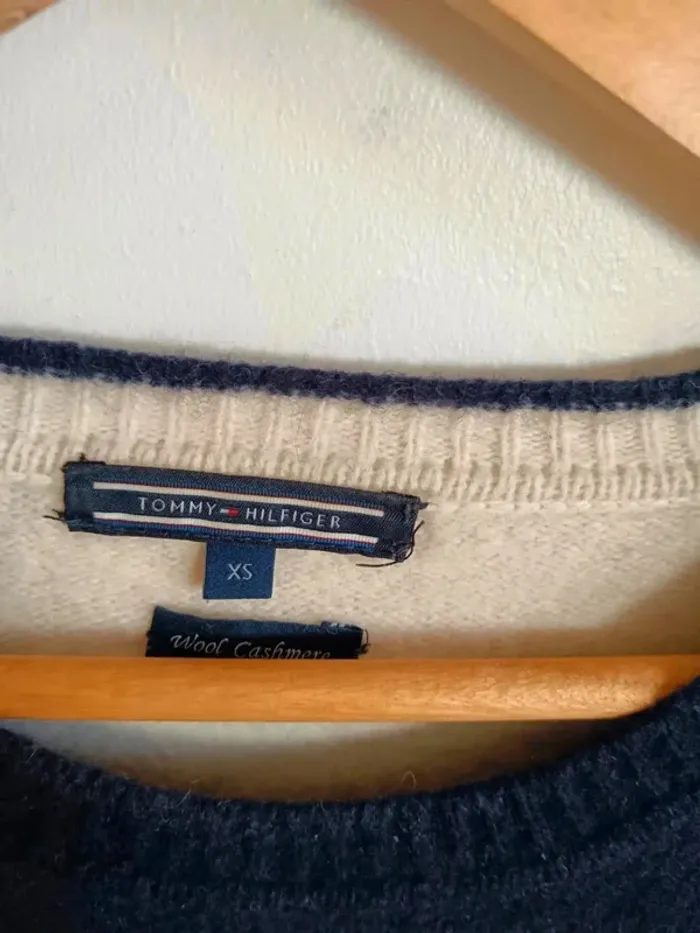 C28 pull marine Tommy Hilfiger XS - photo numéro 3