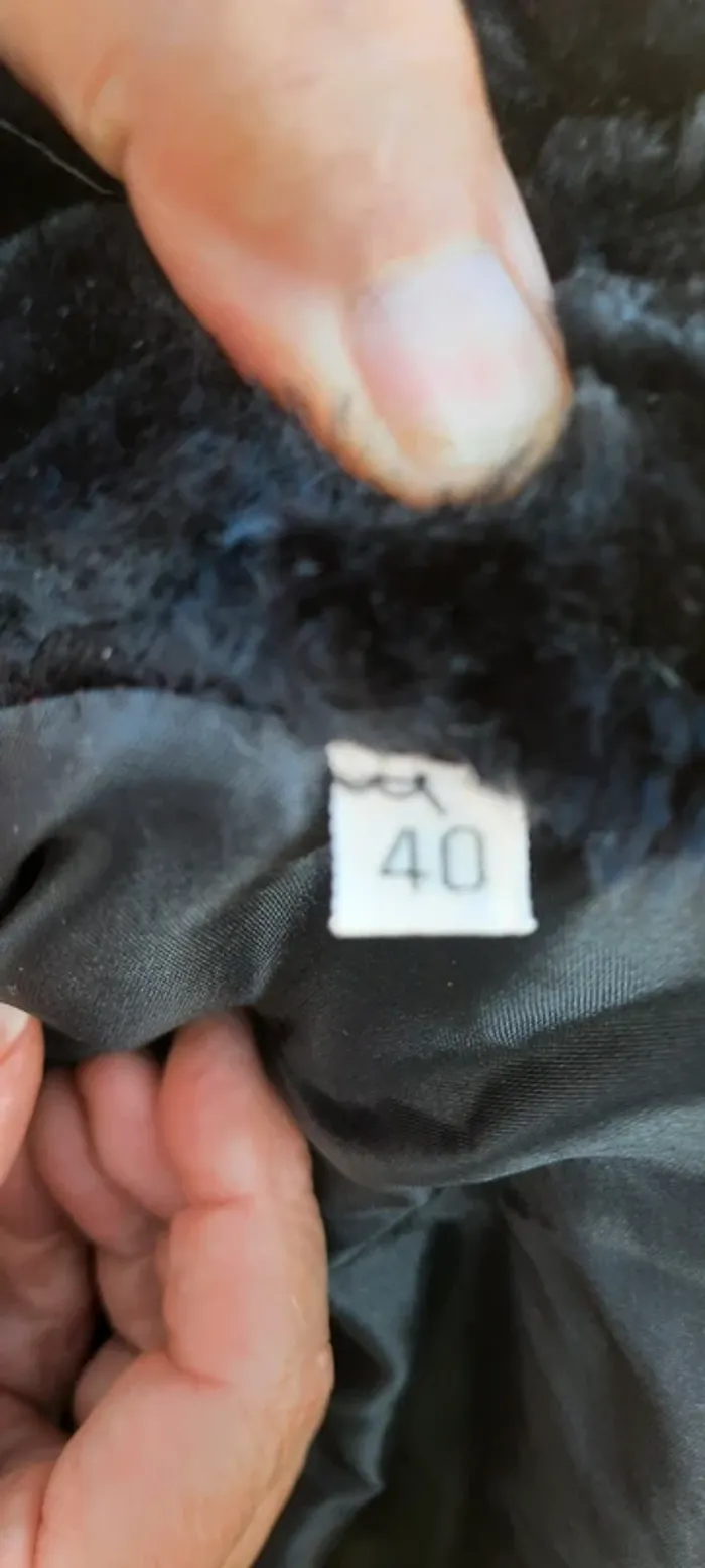 Veste en fausse fourrure noire – Taille 40 - photo numéro 3