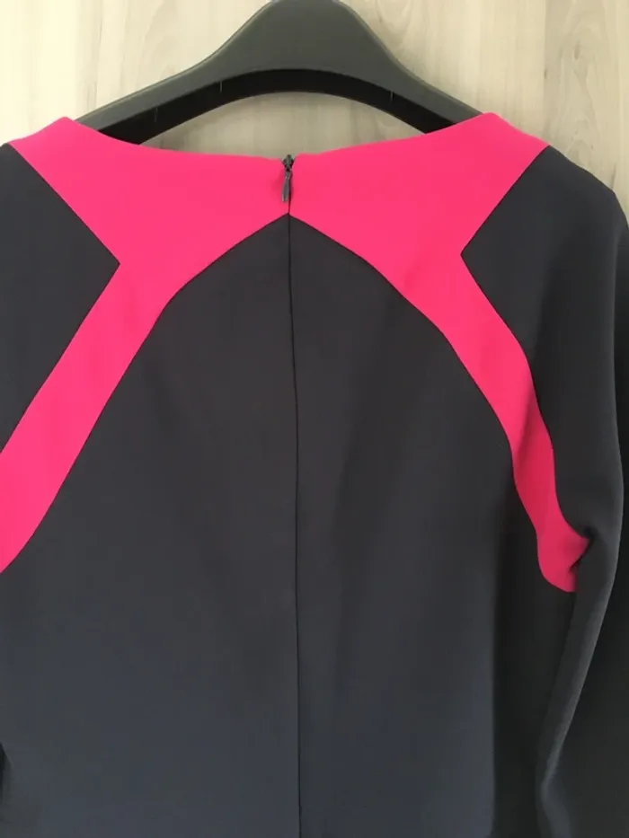 Robe fourreau Armani bleue et fushia - photo numéro 3