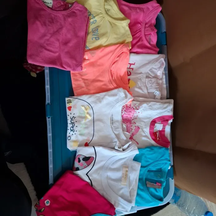 Lots 35 vêtements 18 mois.