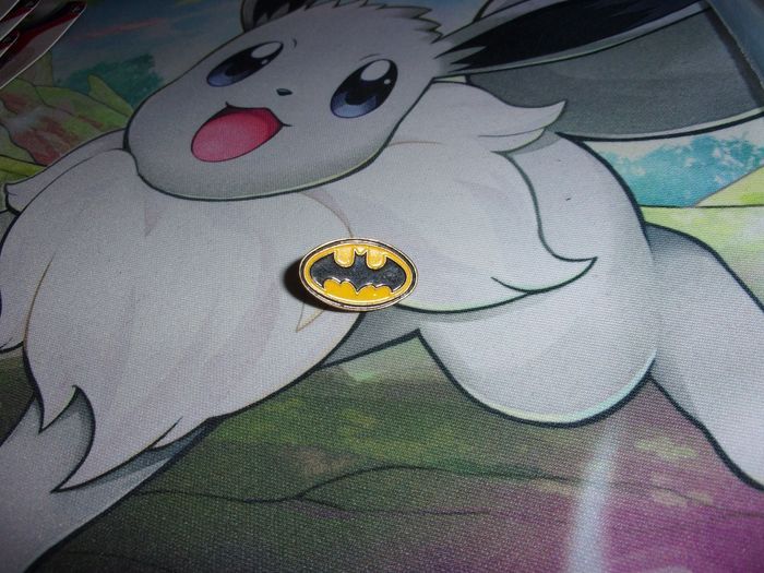 Pin's logo batman collector métal bon état - photo numéro 2