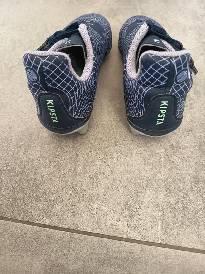 Paire de crampons de foot kipsta taille 30 - photo numéro 4